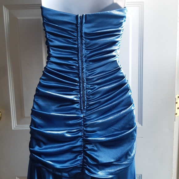 Mermaid Style Dress - Picture 15 of 15